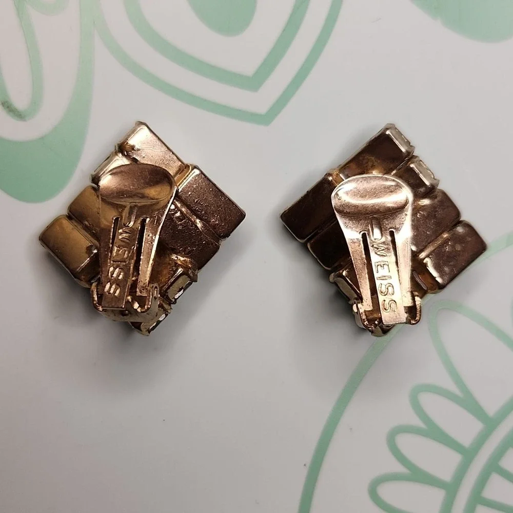 1950s Signed Weiss AB Aurora Borealis Prongset Clip-on Clipback Earrings - Picture 4 of 9